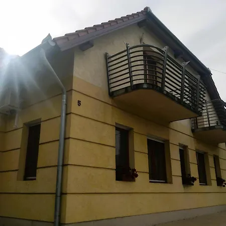Frank Apartmanhaz Apartment
