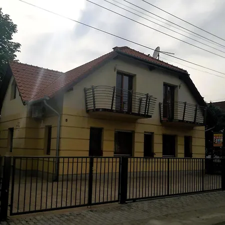 Frank Apartmanhaz *