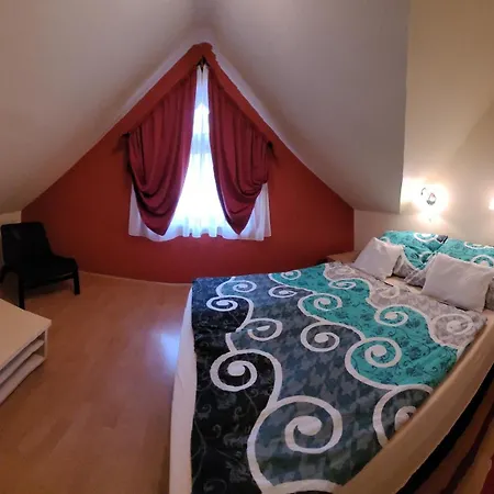 Frank Apartmanhaz *
