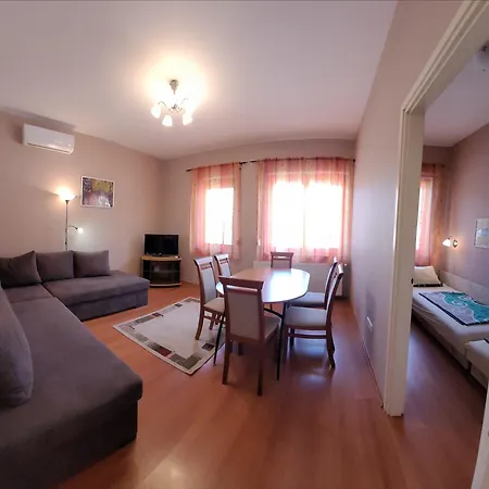 Frank Apartmanhaz *